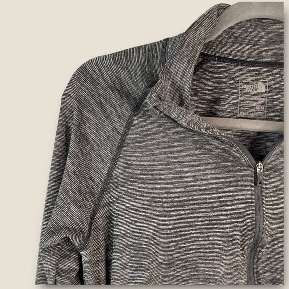North Face Women’s Long-Sleeved Athletic Top Size Medium 0005 - Picture 5 of 9